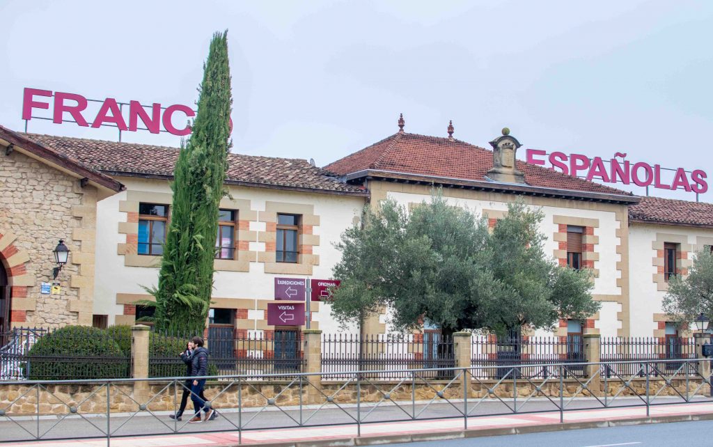 Fachada principal de las bodegas francoespañolas